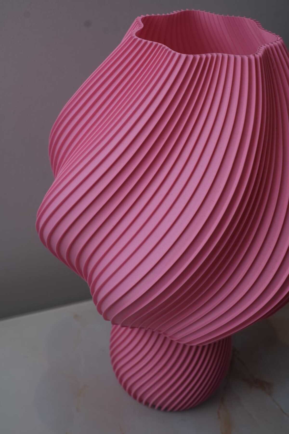 Çocuk Odası Pembe Abajur – 3D Baskı Pembe Spiral Tasarım Masa Lambası