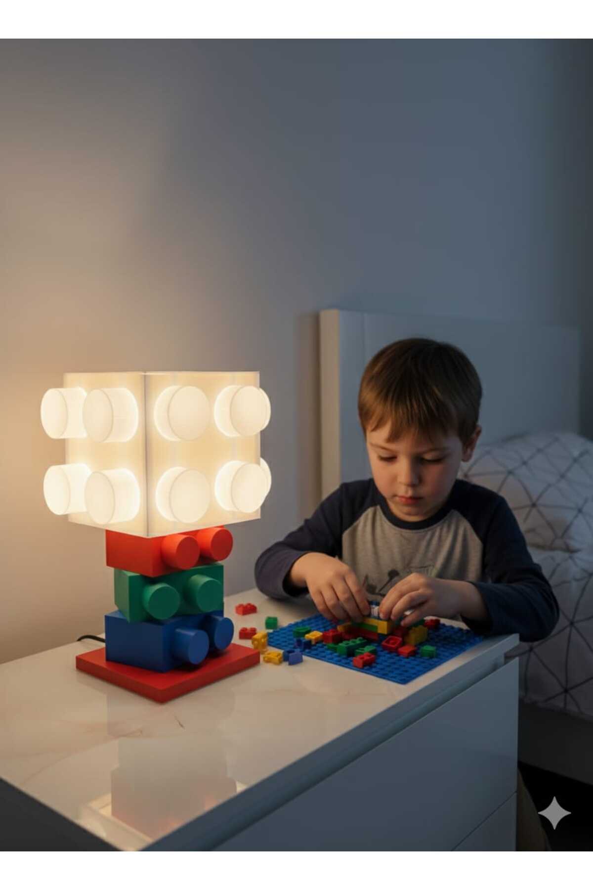 LEGO Tarzı Dekoratif Çocuk Abajuru – Hayal Gücüyle Tasarlanmış Işık!