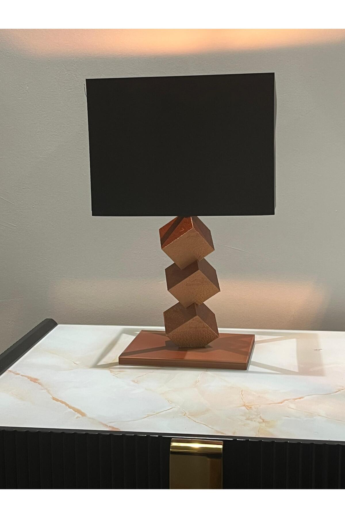 Modern Geometrik Tasarımlı Masa Lambası – Şık ve Farklı Dekoratif Abajur