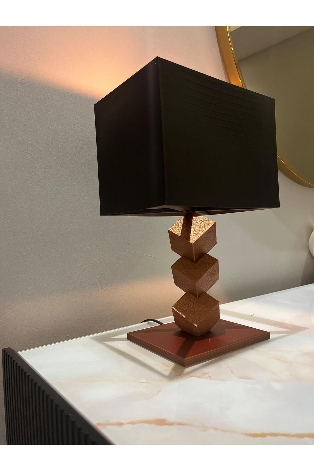 Modern Geometrik Tasarımlı Masa Lambası – Şık ve Farklı Dekoratif Abajur