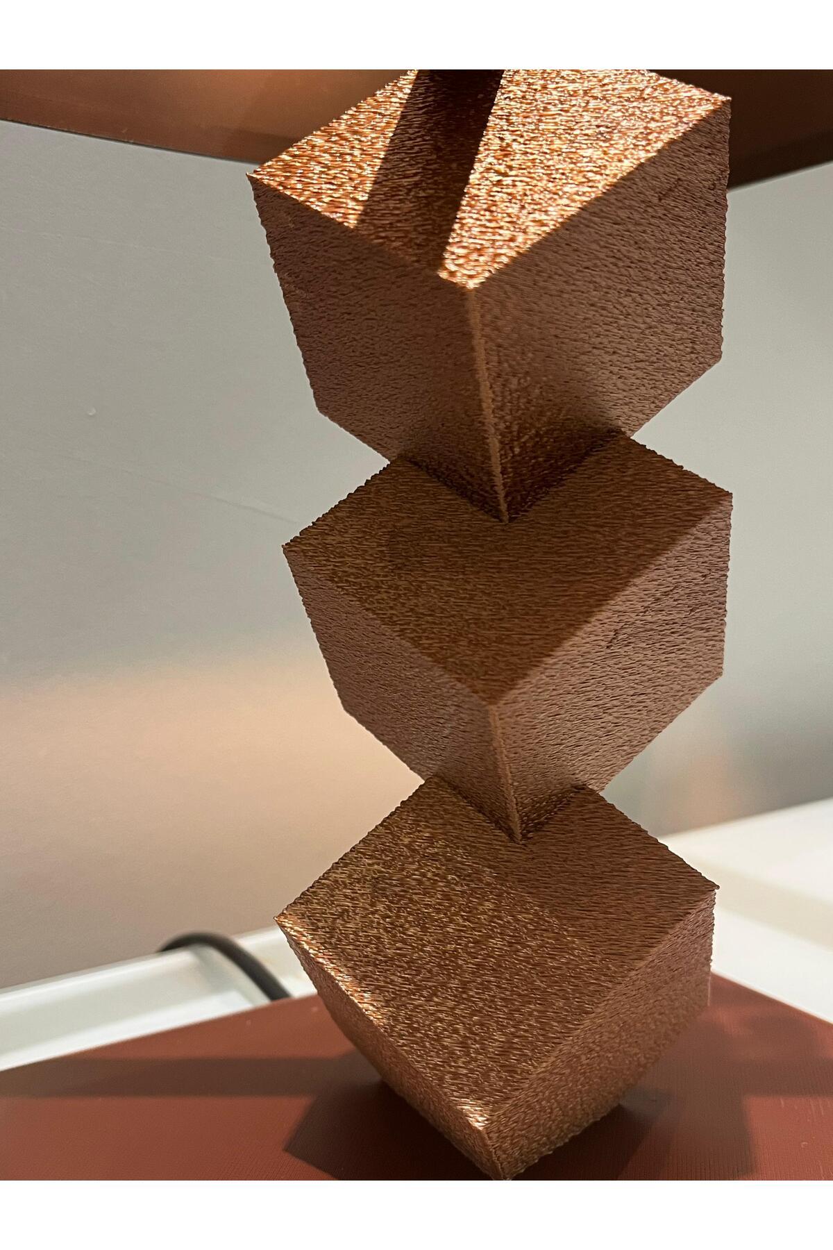 Modern Geometrik Tasarımlı Masa Lambası – Şık ve Farklı Dekoratif Abajur