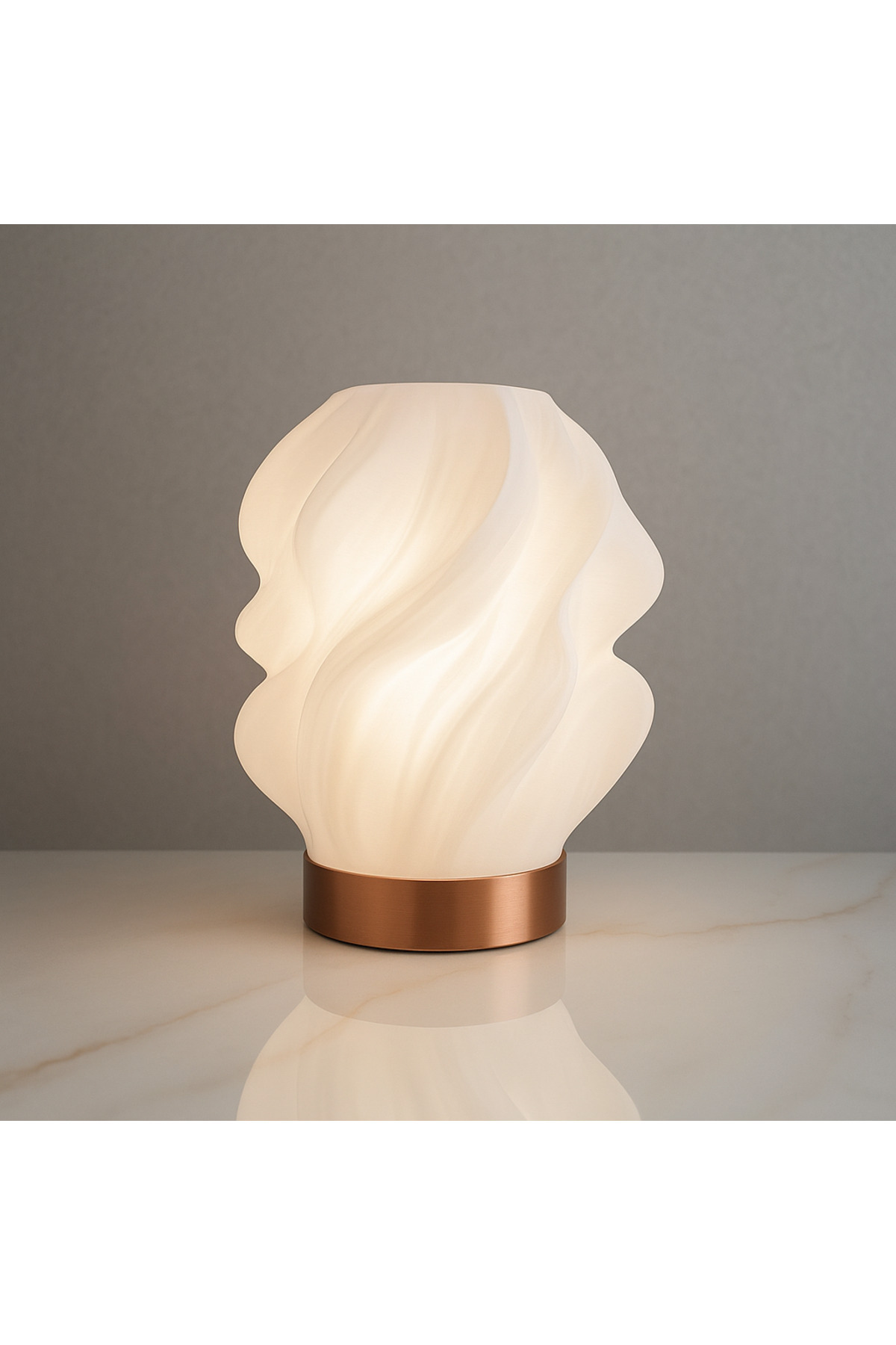 Estetik ve Fonksiyon Bir Arada: Modern Masa Lambası