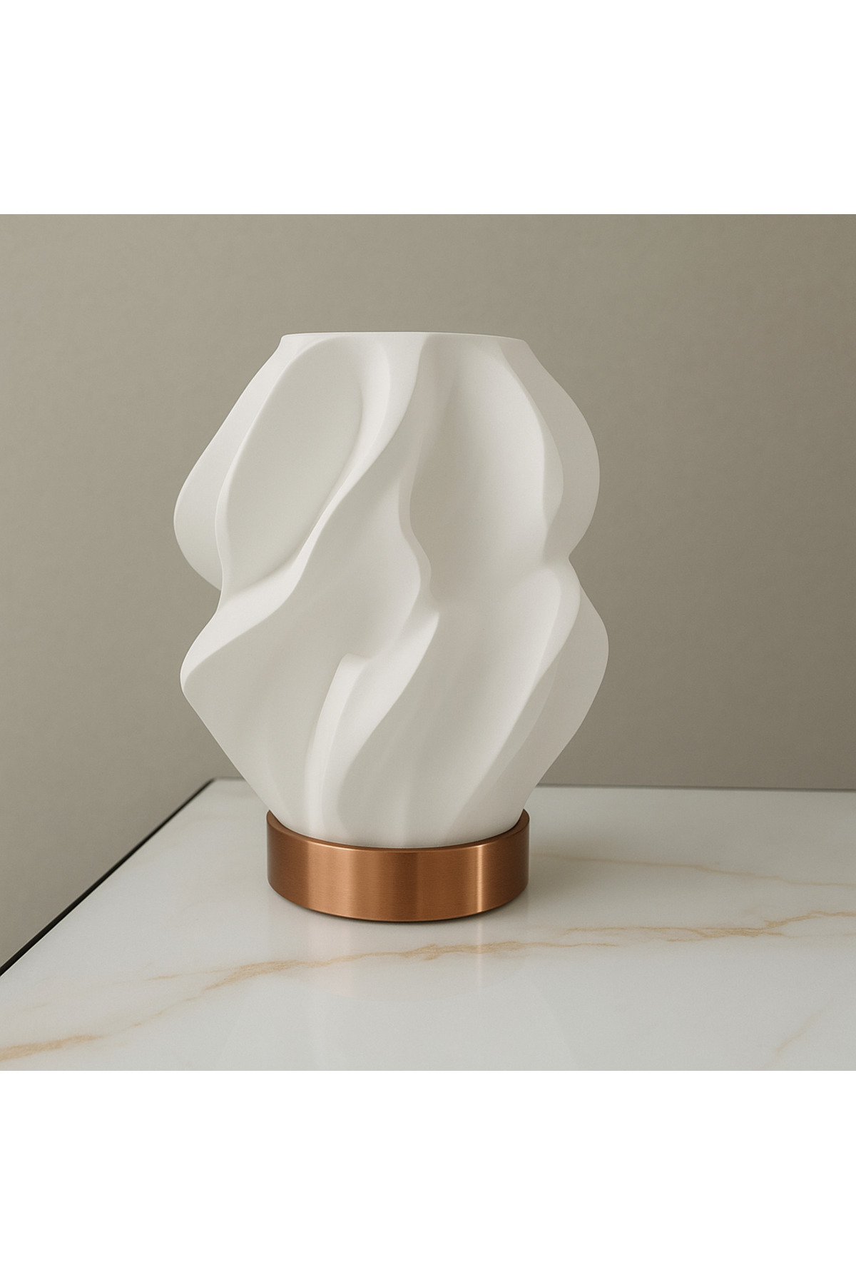 Estetik ve Fonksiyon Bir Arada: Modern Masa Lambası