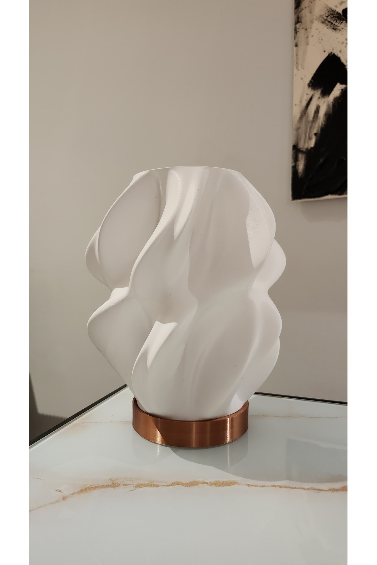 Estetik ve Fonksiyon Bir Arada: Modern Masa Lambası